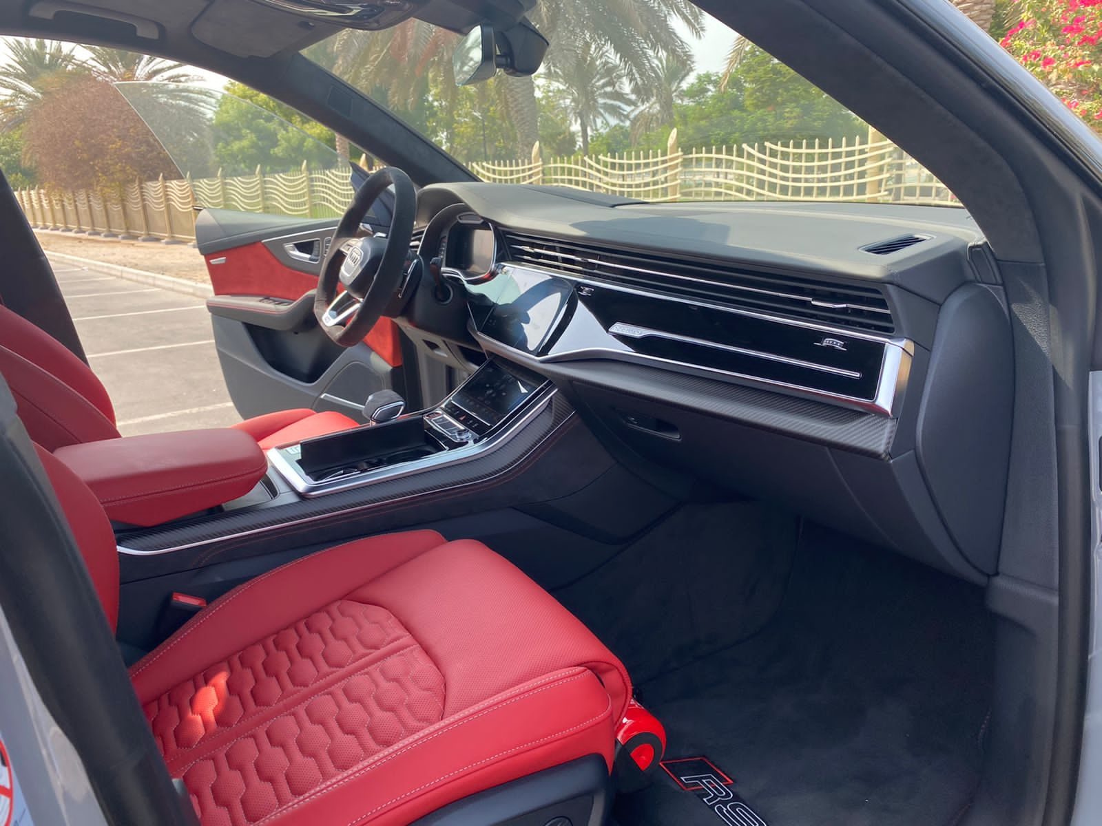 Audi RS Q8 — photo 4