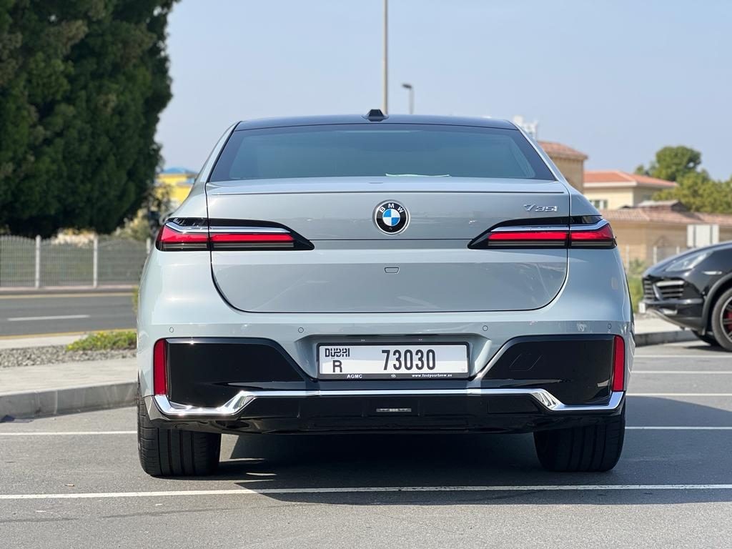 BMW 735i — photo 4