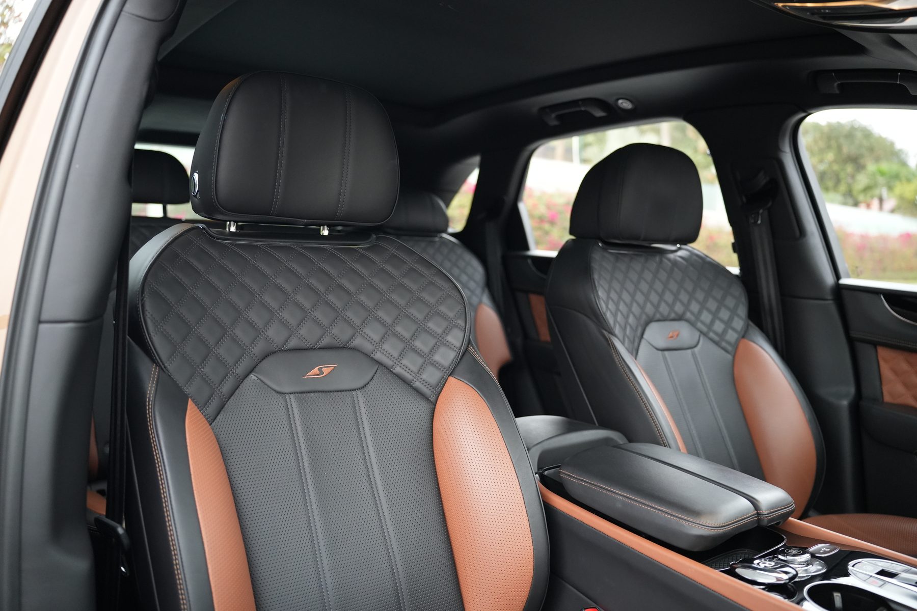 Bentley Bentayga — photo 4