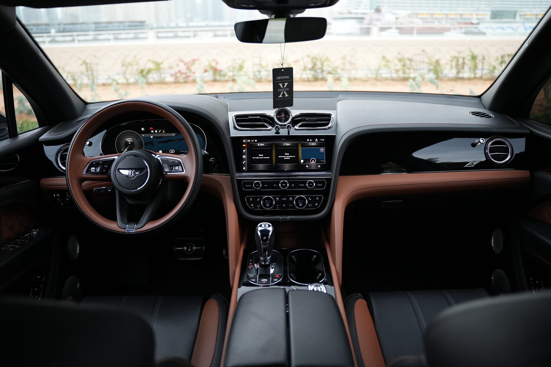 Bentley Bentayga — photo 5