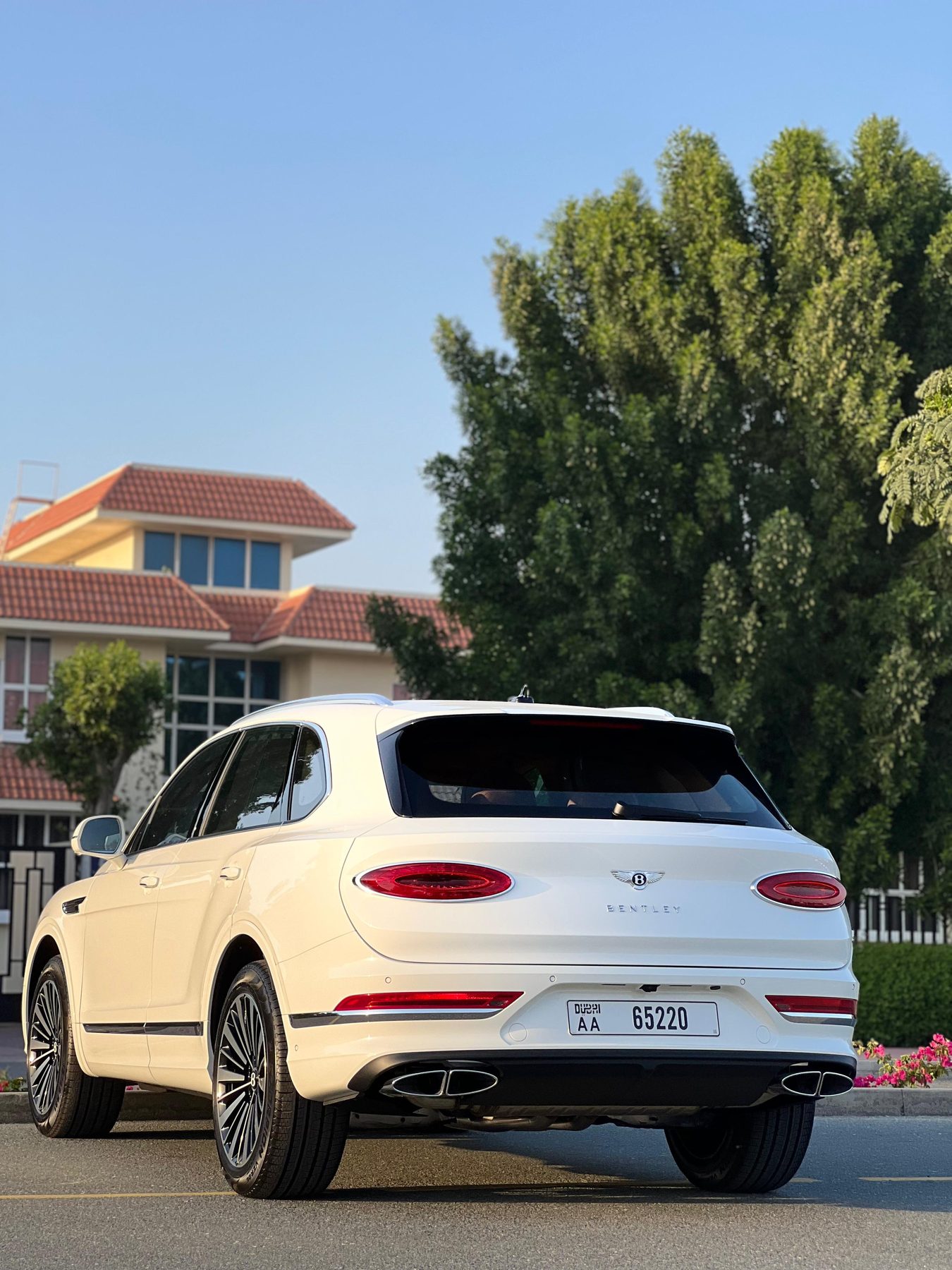 Bentley Bentayga — photo 3