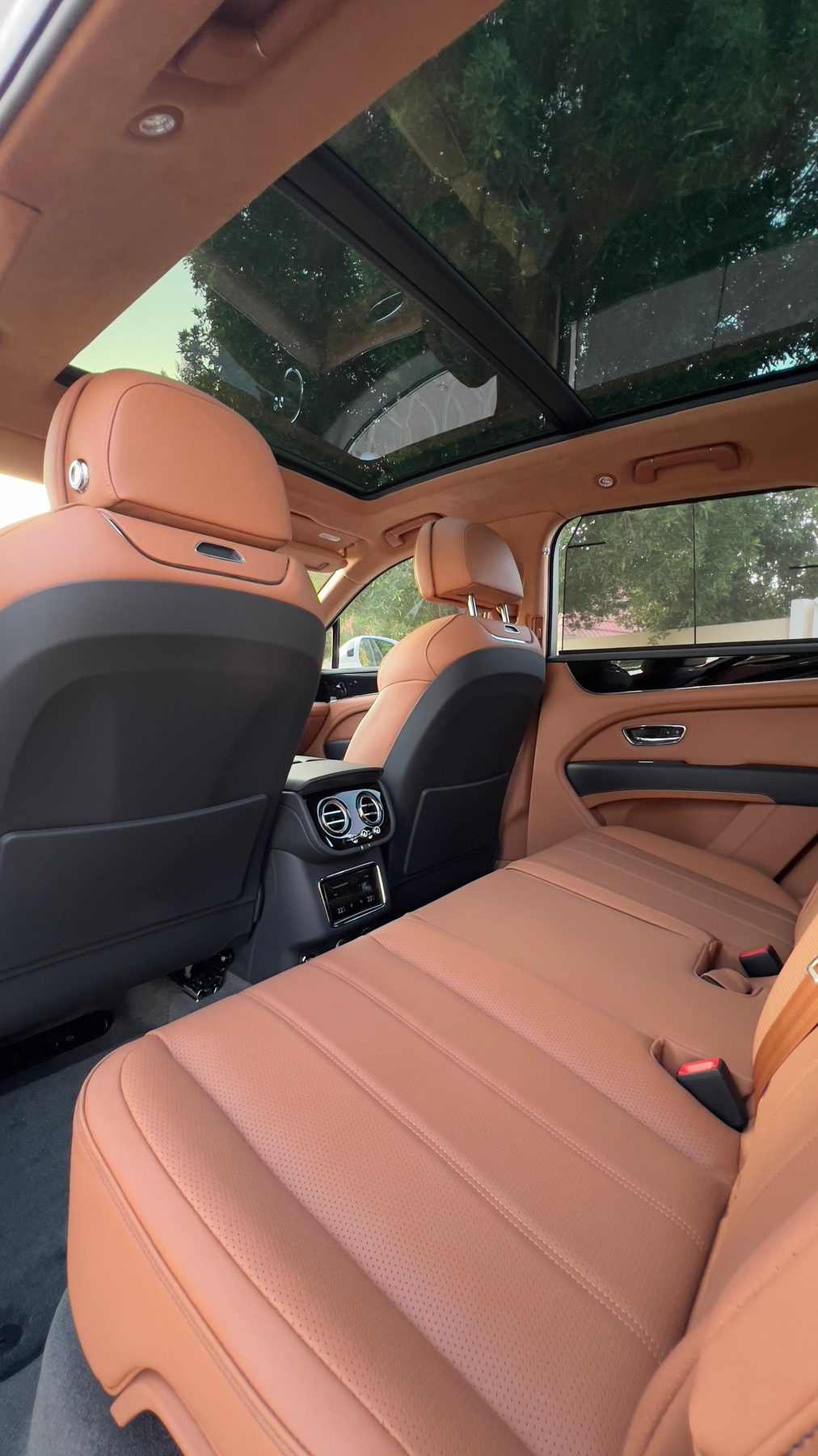Bentley Bentayga — photo 4