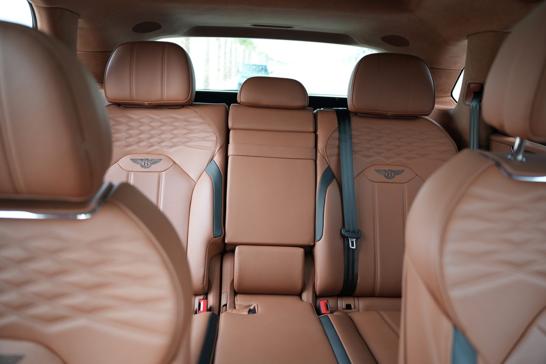 Bentley Bentayga Azure — photo 4