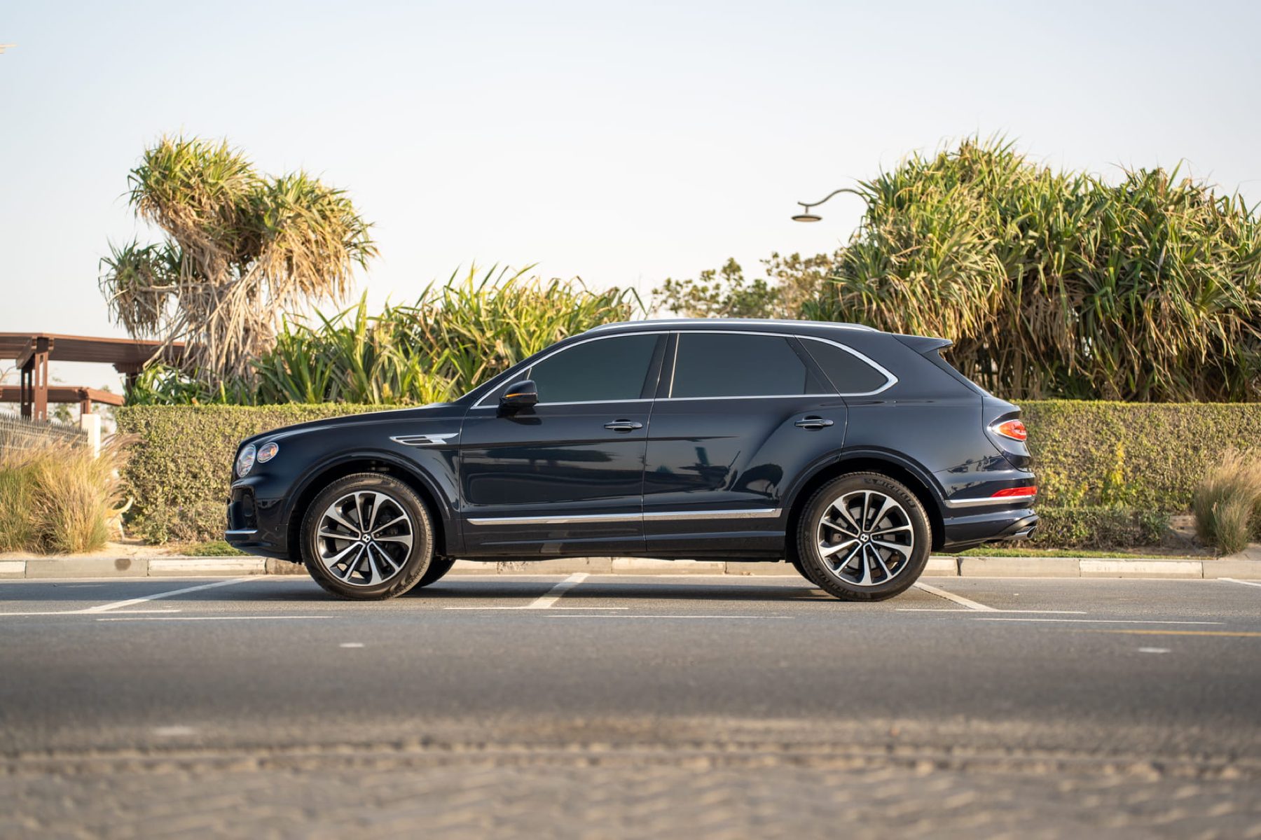 Bentley Bentayga V8 — photo 3