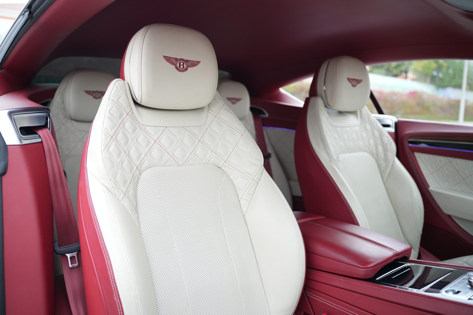 Bentley GT — photo 4