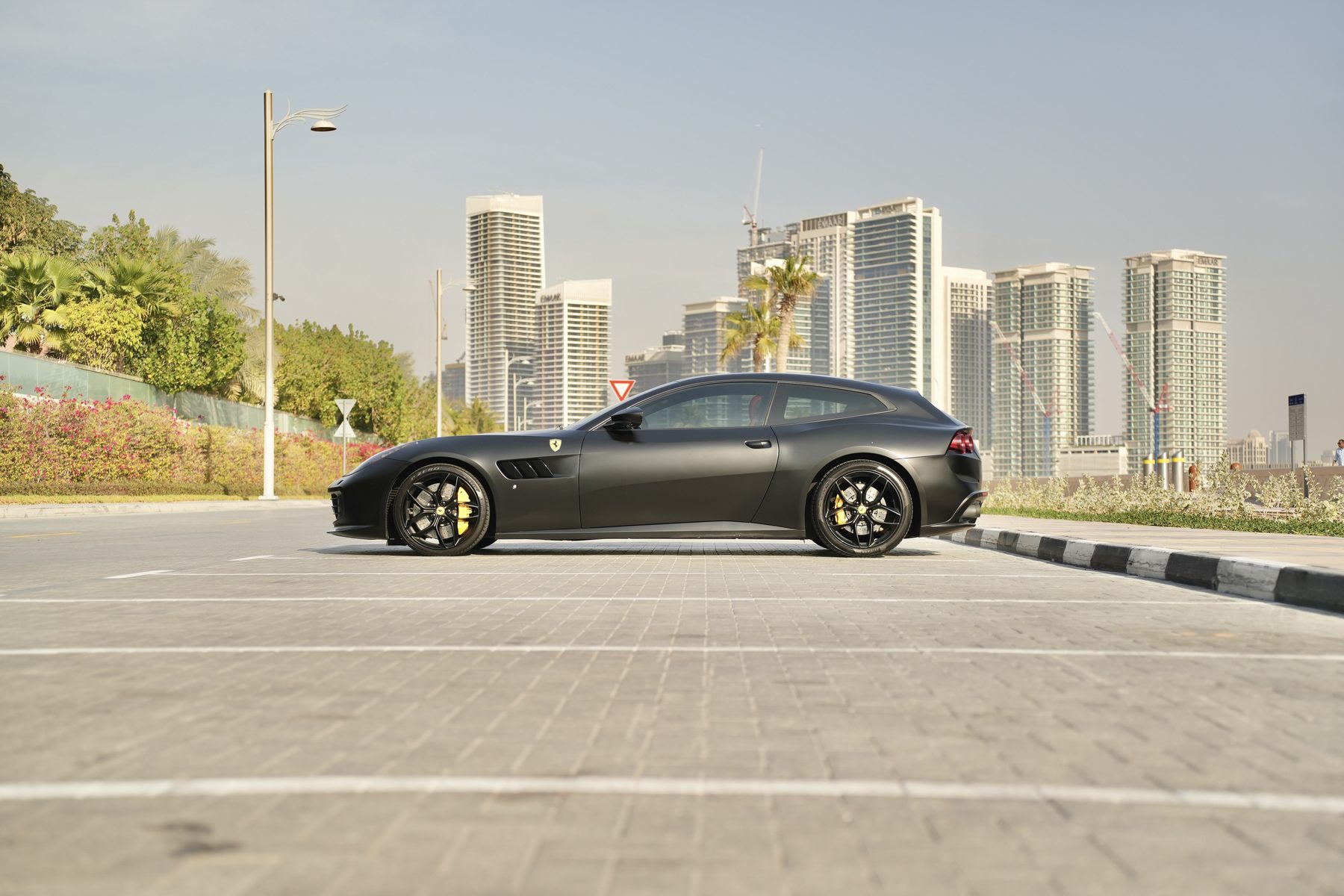 Ferrari F8 Gtc4 Lusso — photo 3