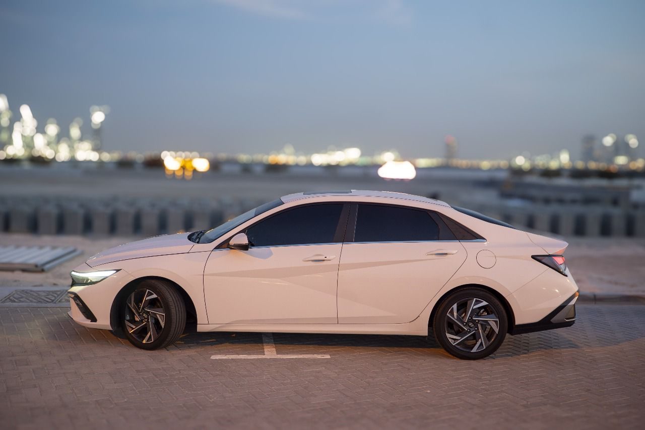 Hyundai Elantra — photo 3