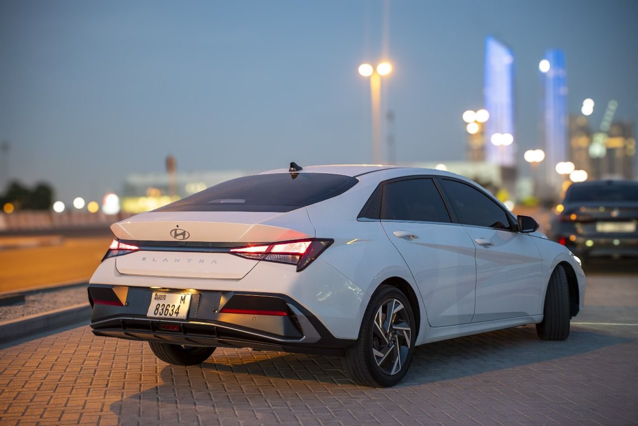 Hyundai Elantra — photo 5