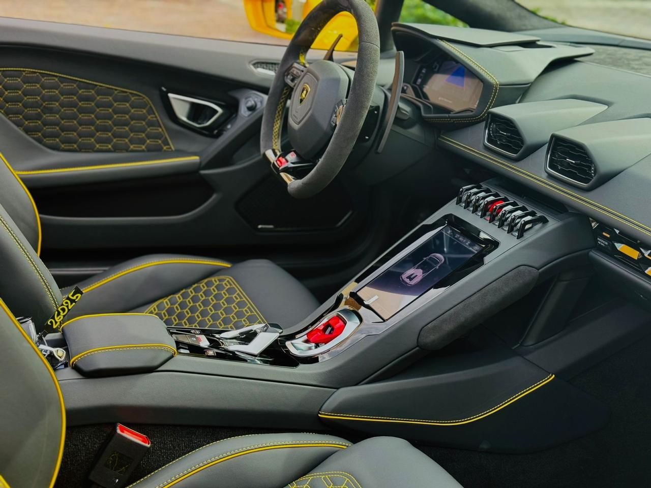 Lamborghini Huracan Evo Spyder — photo 6