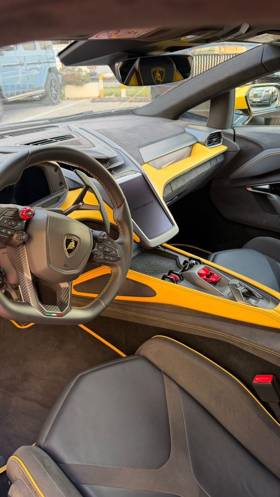 Lamborghini Revuelto — photo 4