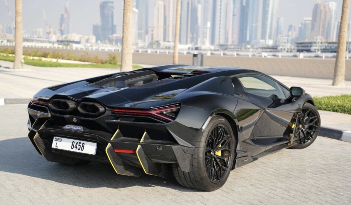 Lamborghini Revuelto — photo 3