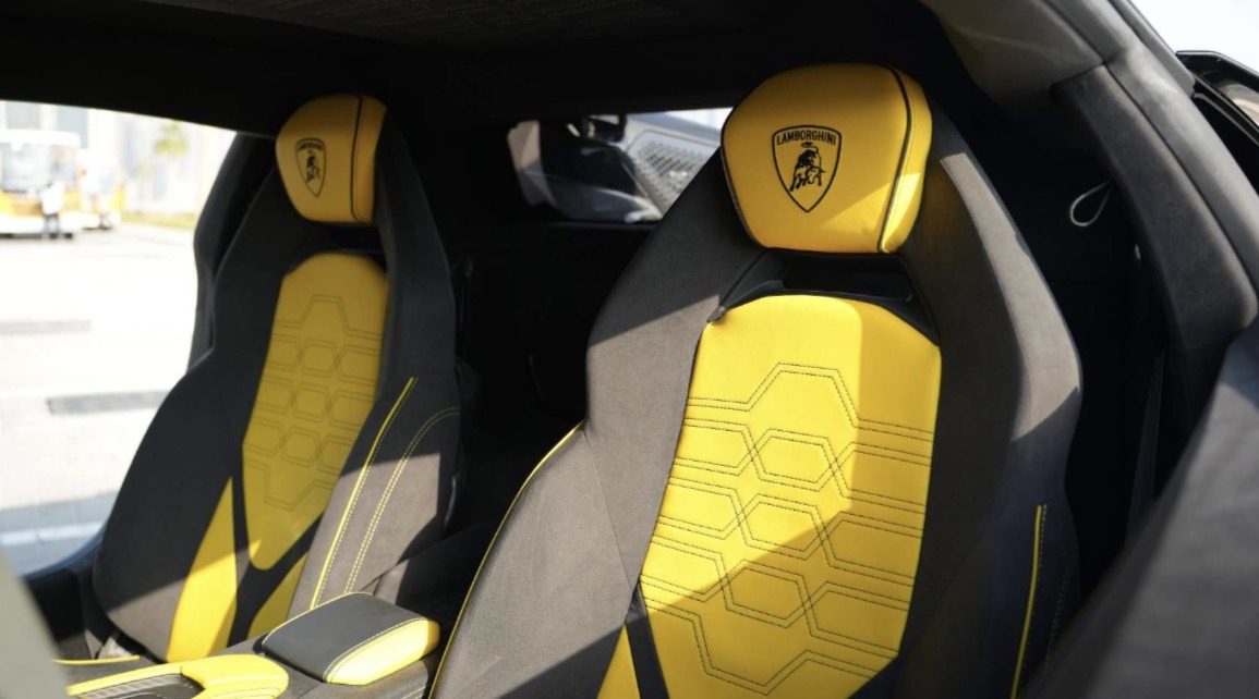 Lamborghini Revuelto — photo 5