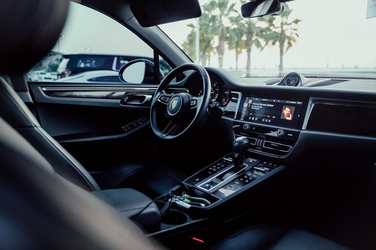 Porsche Macan — photo 5