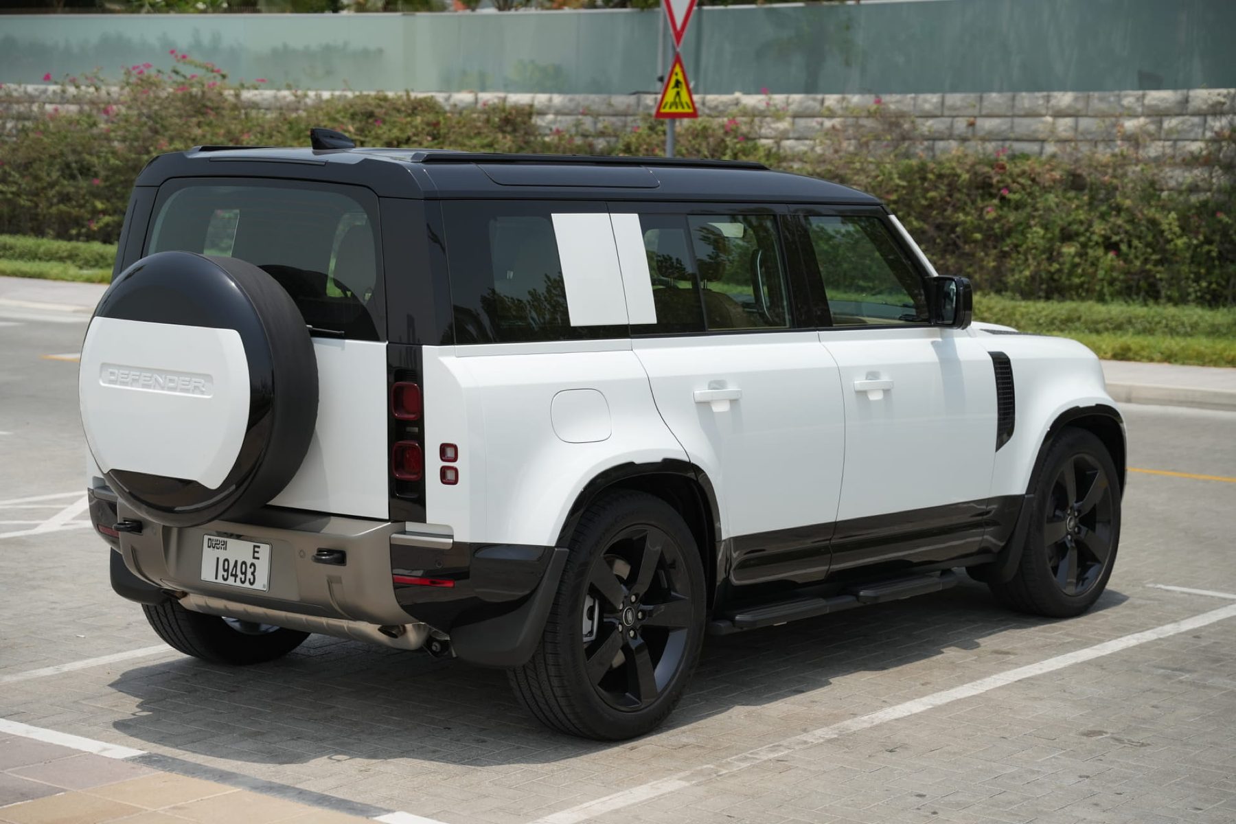 Range Rover Land Rover Defender 2025 — photo 3