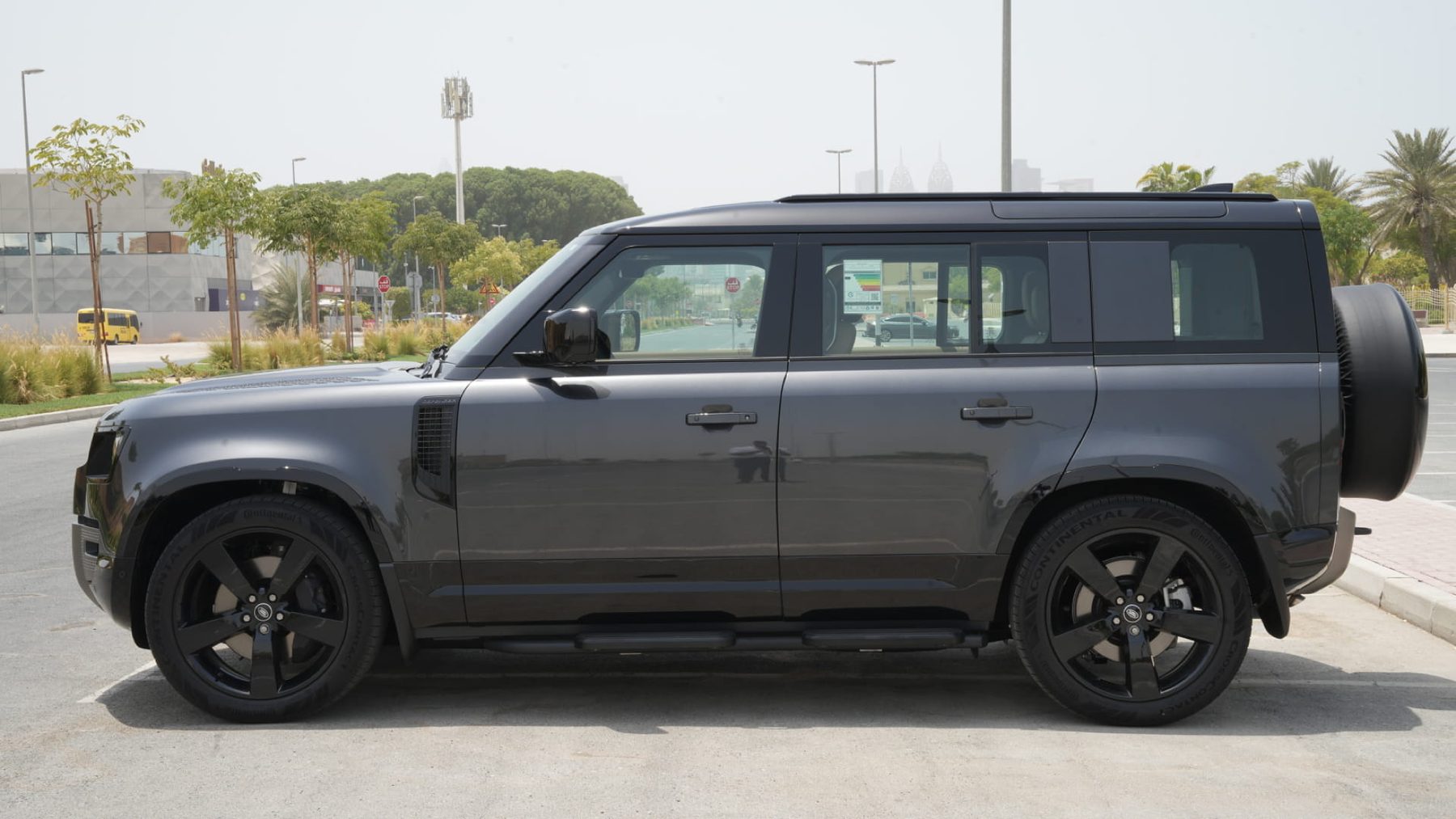 Range Rover Land Rover Defender 2025