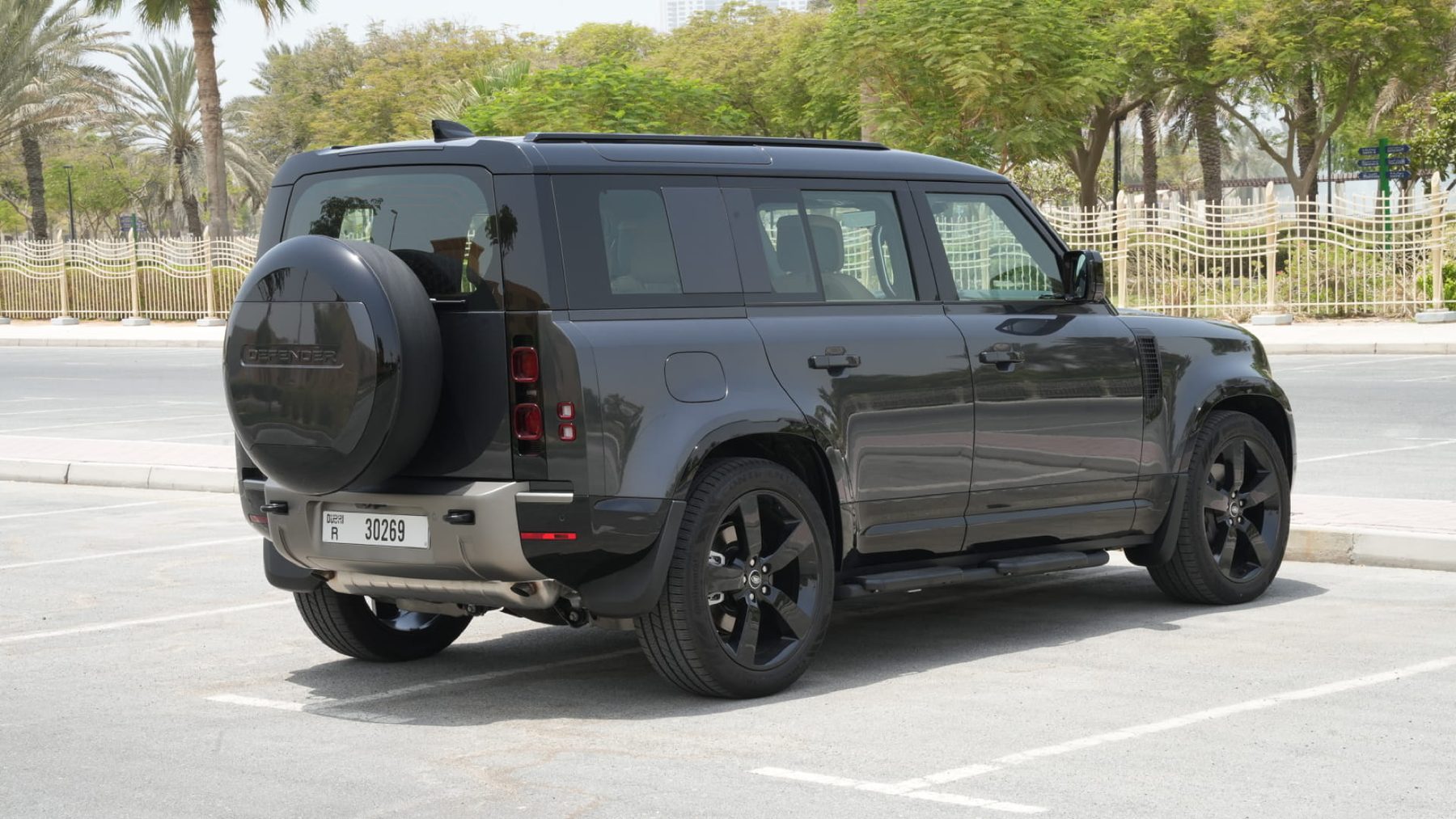 Range Rover Land Rover Defender 2025 — photo 3