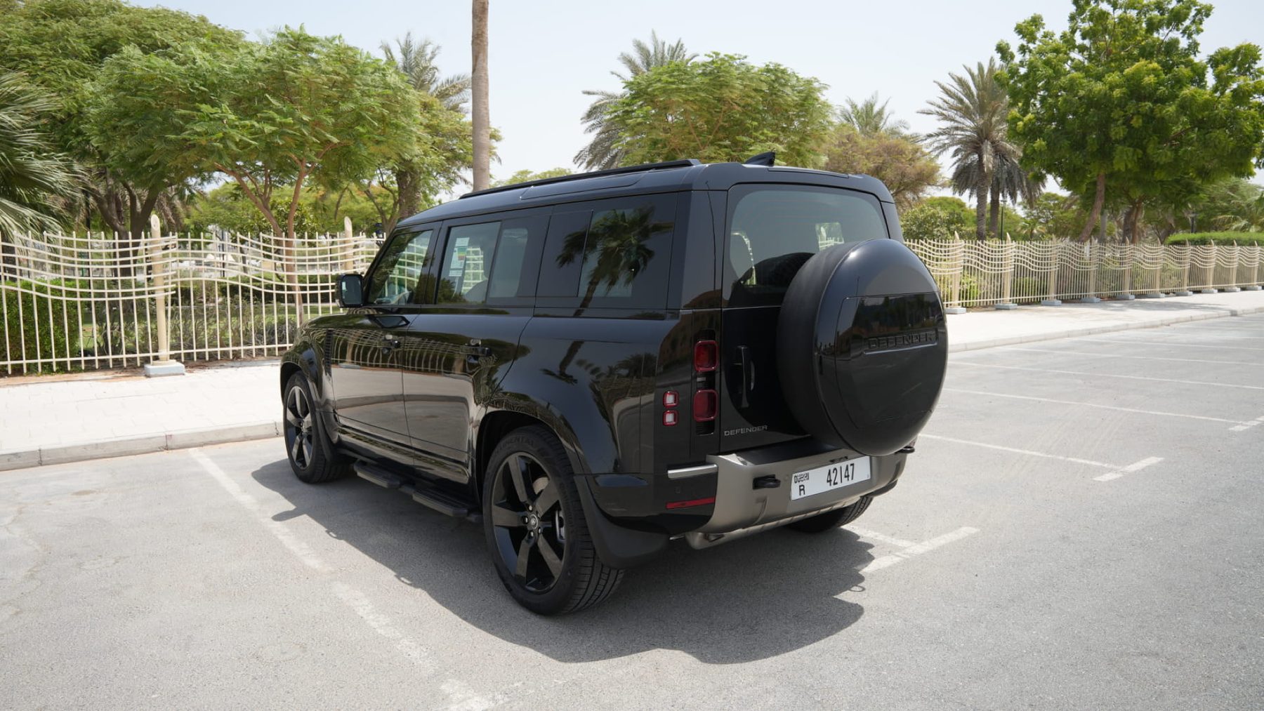 Range Rover Land Rover Defender 2025 — photo 3
