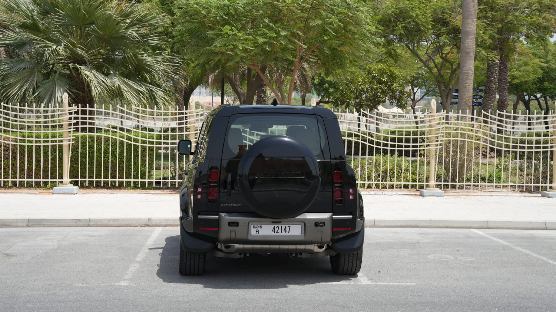 Range Rover Land Rover Defender 2025 — photo 4