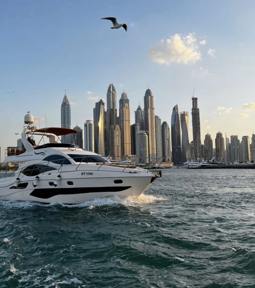Yacht Privé Fast Cars Dubai