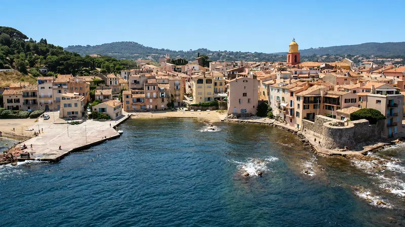 Plage de la Ponche dans le village de Saint-Tropez