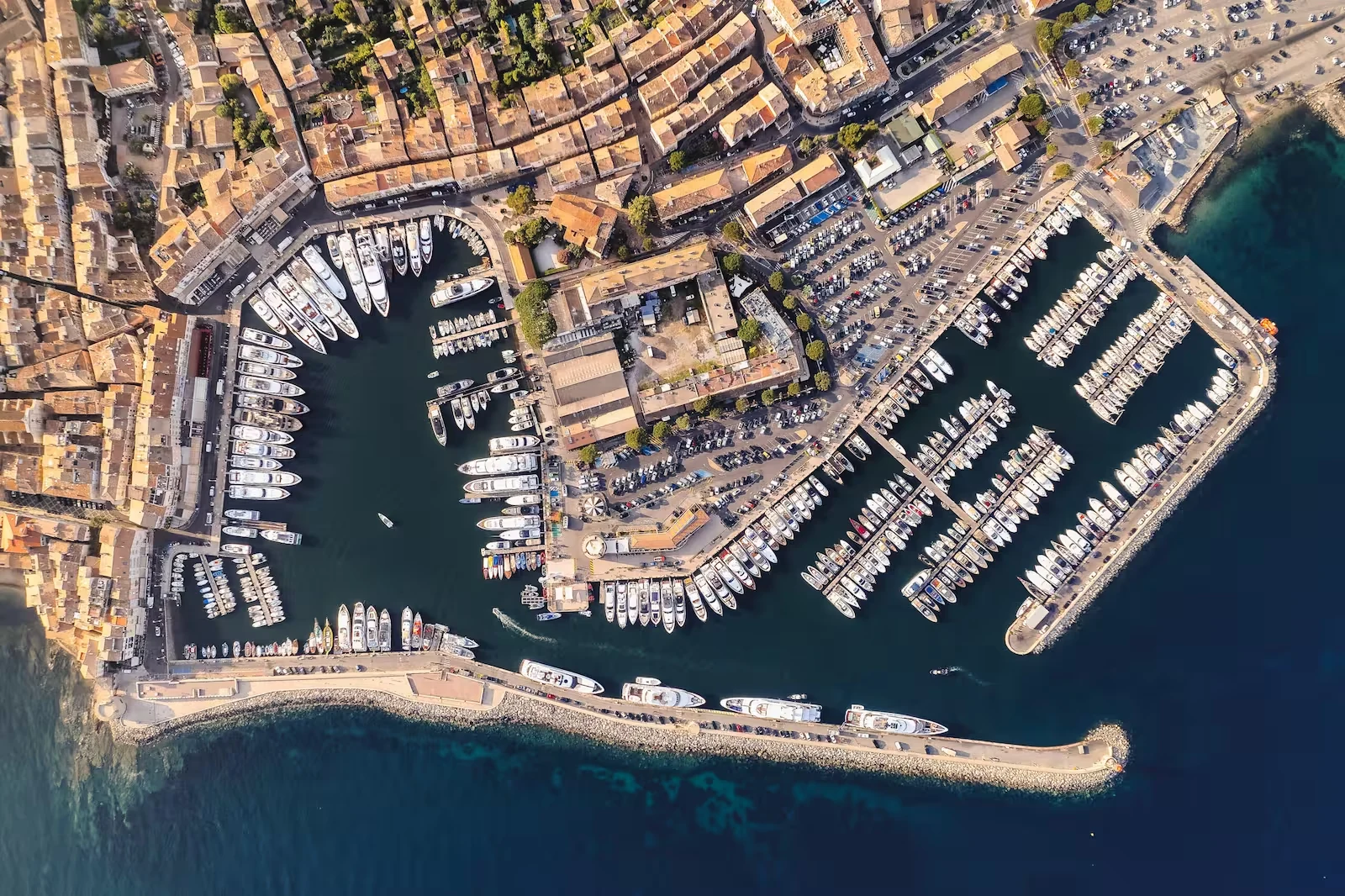 Les quais du port de Saint-Tropez