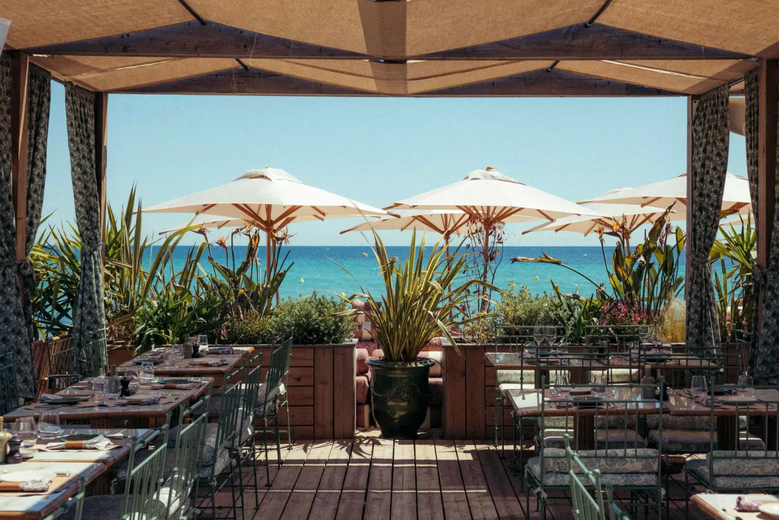 Cybele, le beach club de l’hôtel Kube Saint-Tropez à Pampelonne